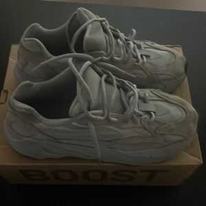 Yeezy 700 Hospital Blue used